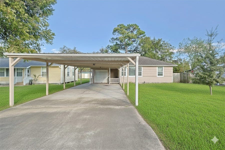 Property photo for 207 Farrer Street, Angleton, TX