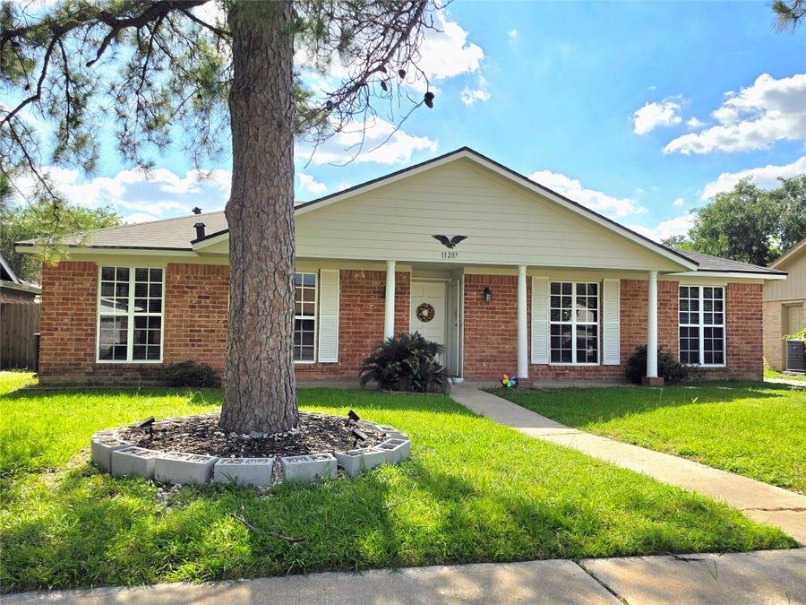 Property photo for 11207 Broadsweep Drive Drive, Houston, TX