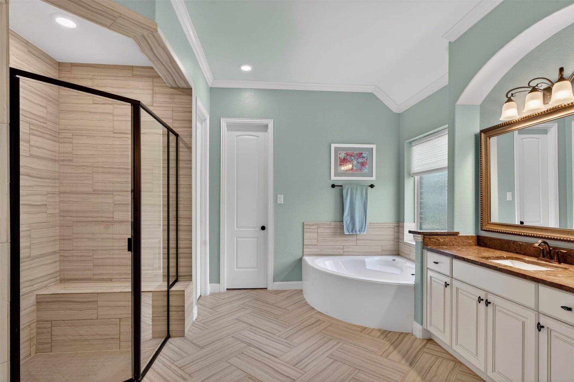 1504 Tallow Chase Court, Friendswood, TX 77546 1st floor primary bath