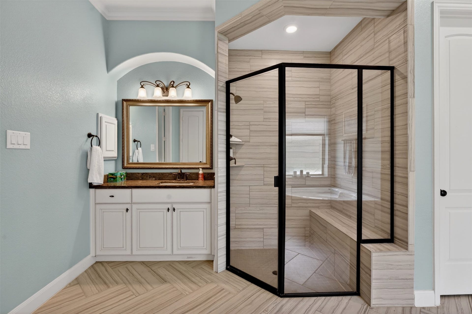 1504 Tallow Chase Court, Friendswood, TX 77546 1st floor primary bath