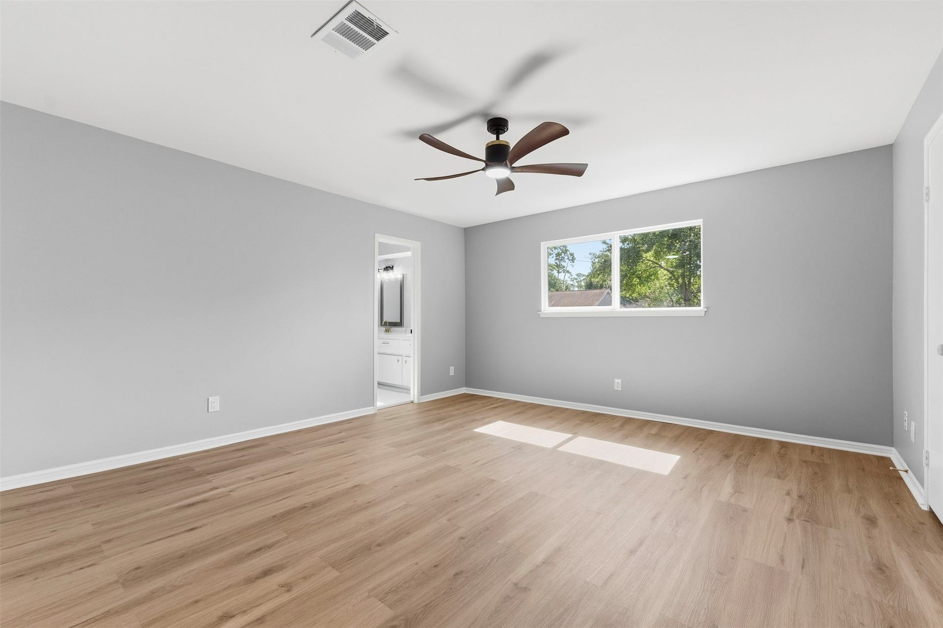 1119 Manatee Lane, Houston, TX 77090 1119 Manatee Lane, Houston, TX 77090
