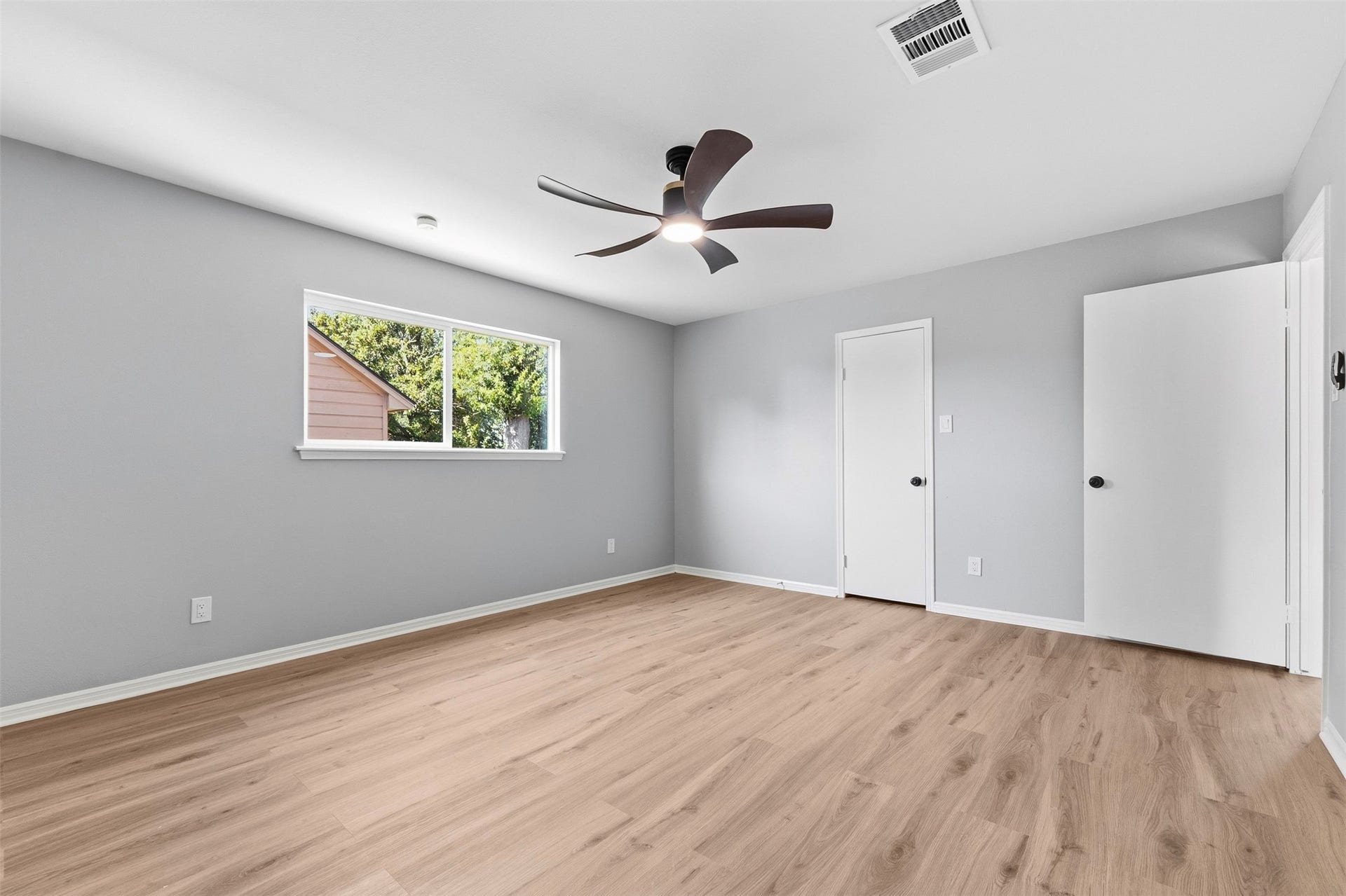 1119 Manatee Lane, Houston, TX 77090 1119 Manatee Lane, Houston, TX 77090