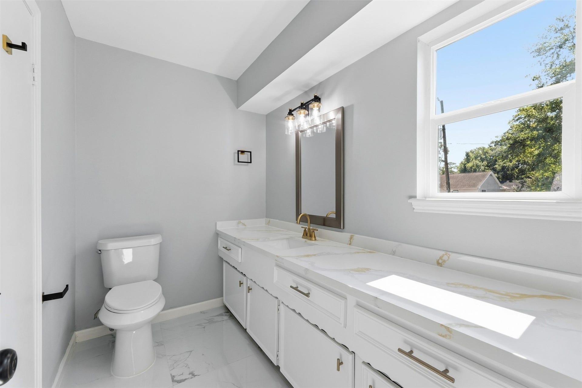 1119 Manatee Lane, Houston, TX 77090 1119 Manatee Lane, Houston, TX 77090