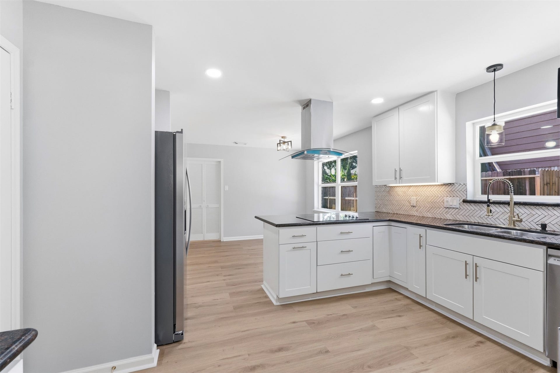 1119 Manatee Lane, Houston, TX 77090 1119 Manatee Lane, Houston, TX 77090