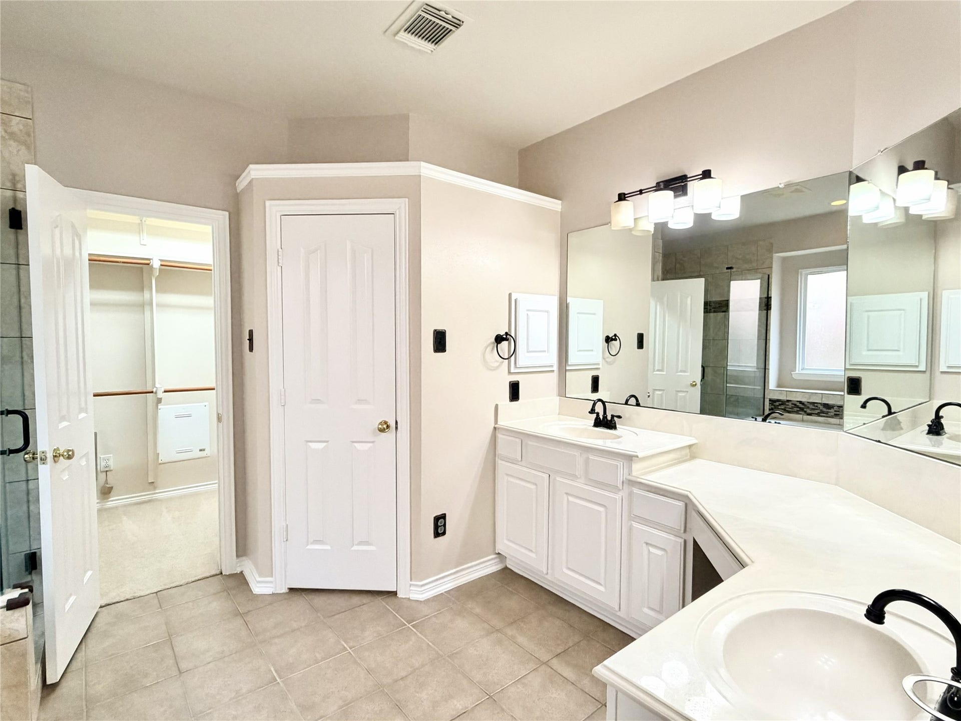3043 Fallbrook Drive, Pearland, TX 77584 Primary bathroom