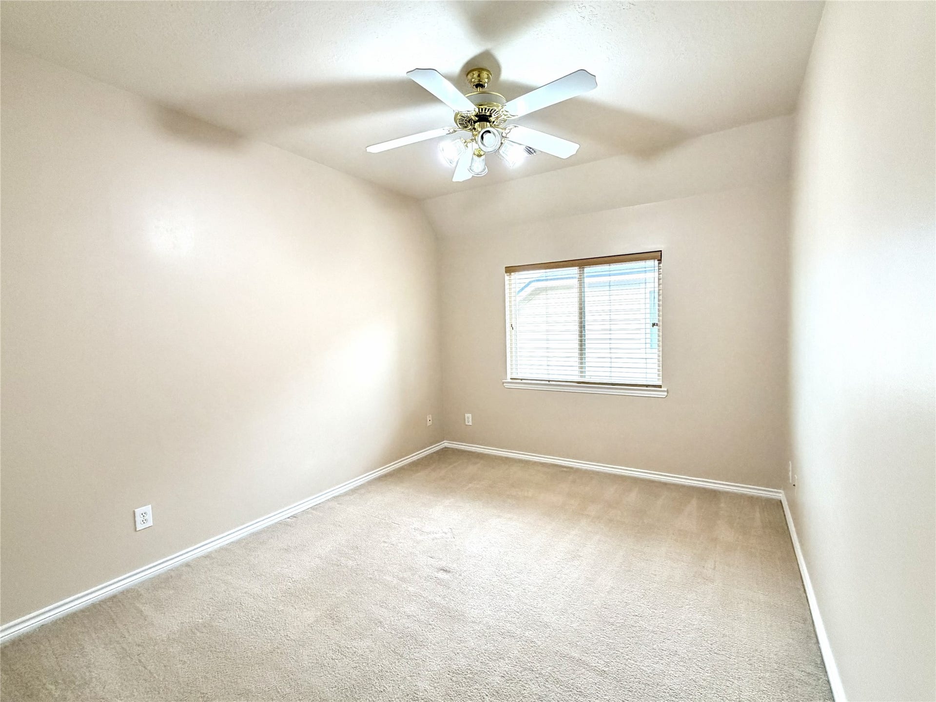 3043 Fallbrook Drive, Pearland, TX 77584 4th bedroom on 2nd floor.