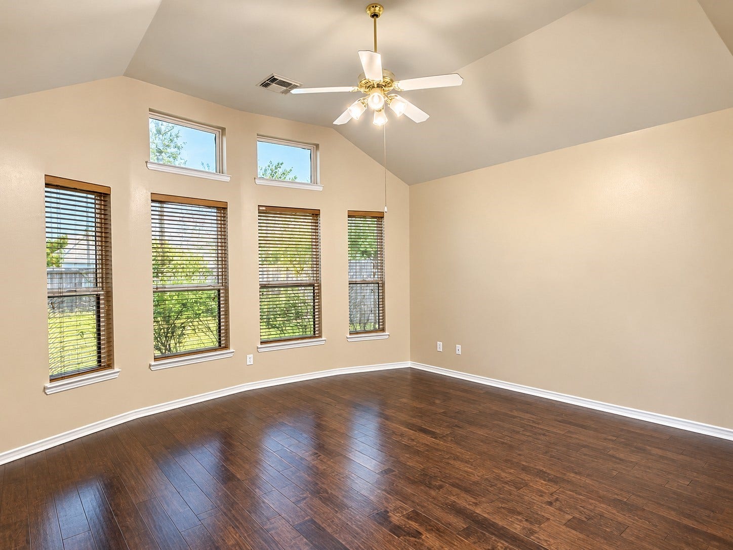 3043 Fallbrook Drive, Pearland, TX 77584 Primary bedroom