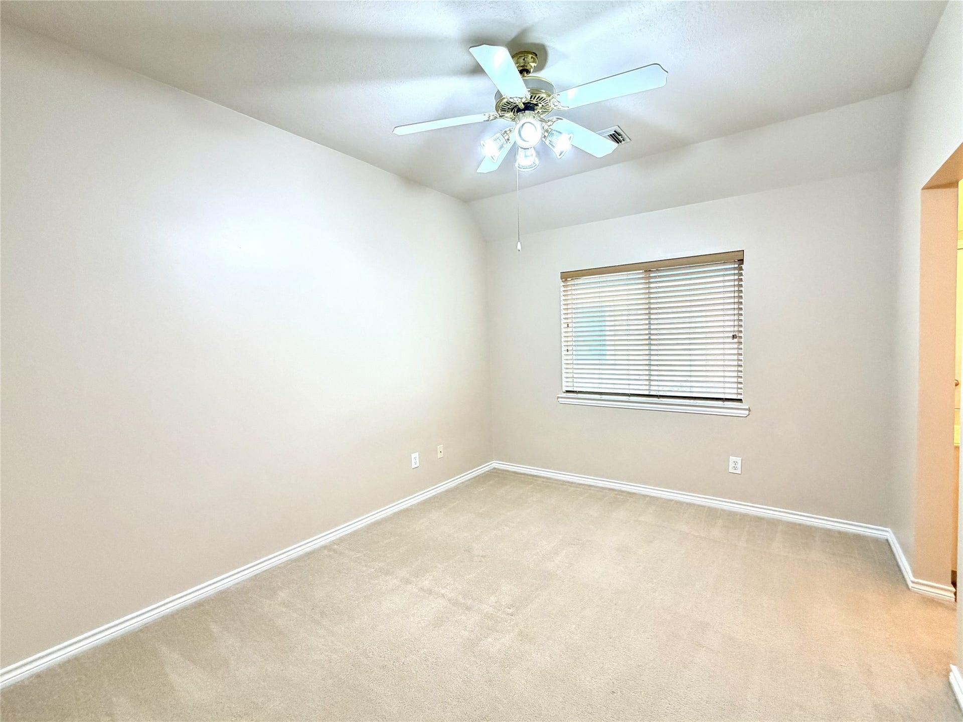3043 Fallbrook Drive, Pearland, TX 77584 2nd bedroom on 2nd floor.