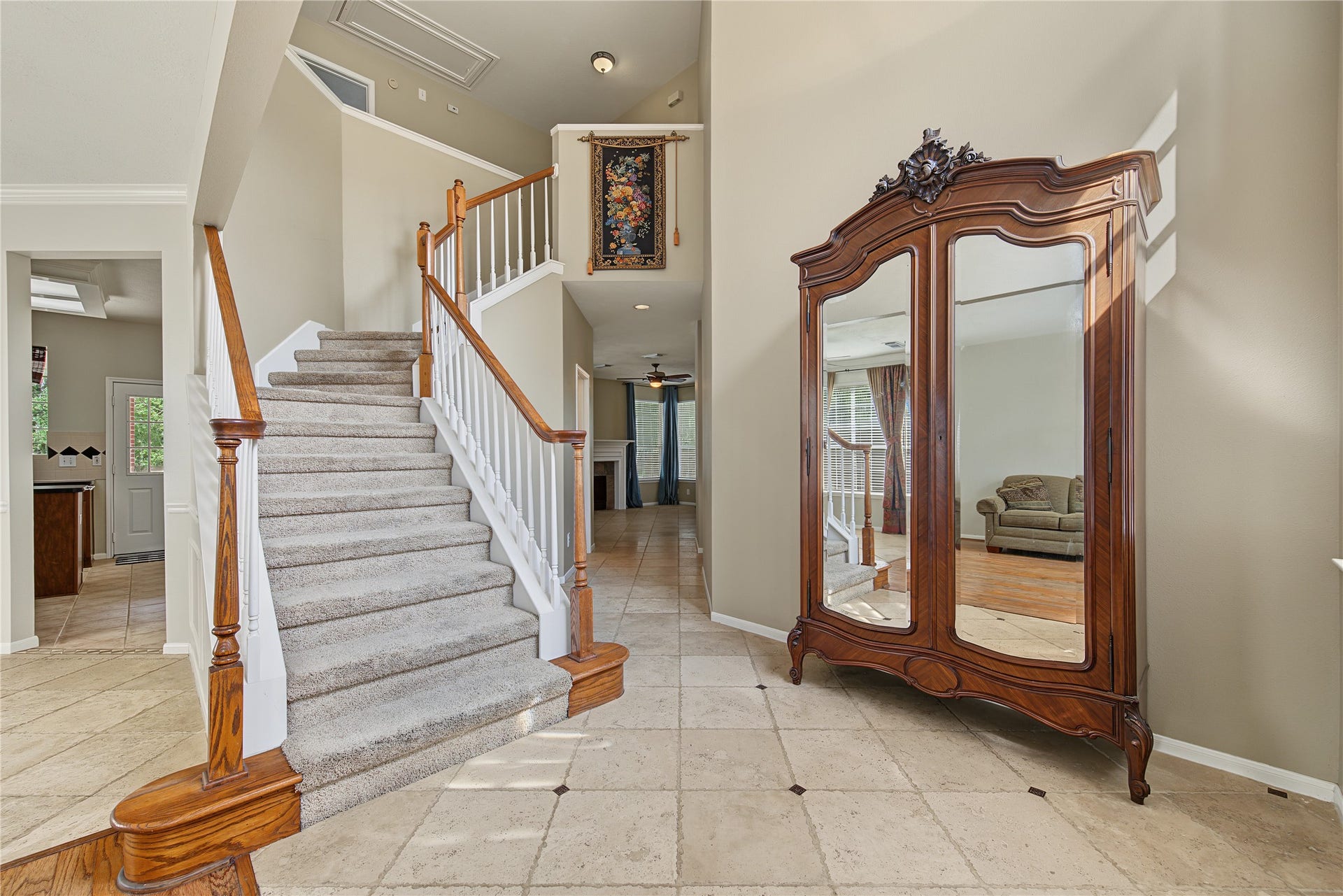 2302 Piney Woods Drive, Pearland, TX 77581 Welcoming foyer with soaring ceilings and an elegant curved staircase