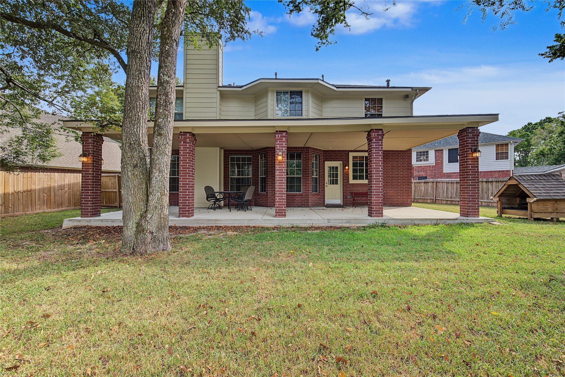 2302 Piney Woods Drive, Pearland, TX 77581 Sprawling backyard with plenty of room to play, garden, entertain, or create the outdoor space youve always wanted!
