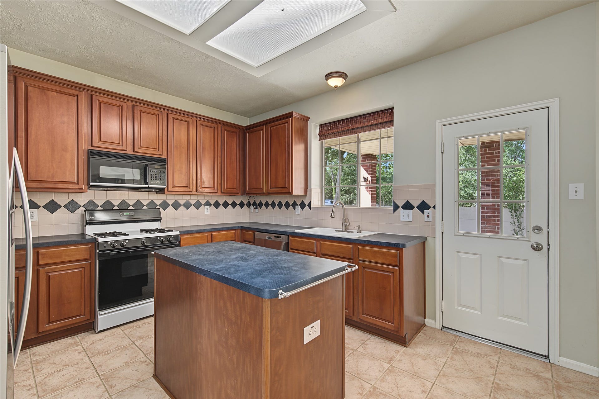 2302 Piney Woods Drive, Pearland, TX 77581 2302 Piney Woods Drive, Pearland, TX 77581