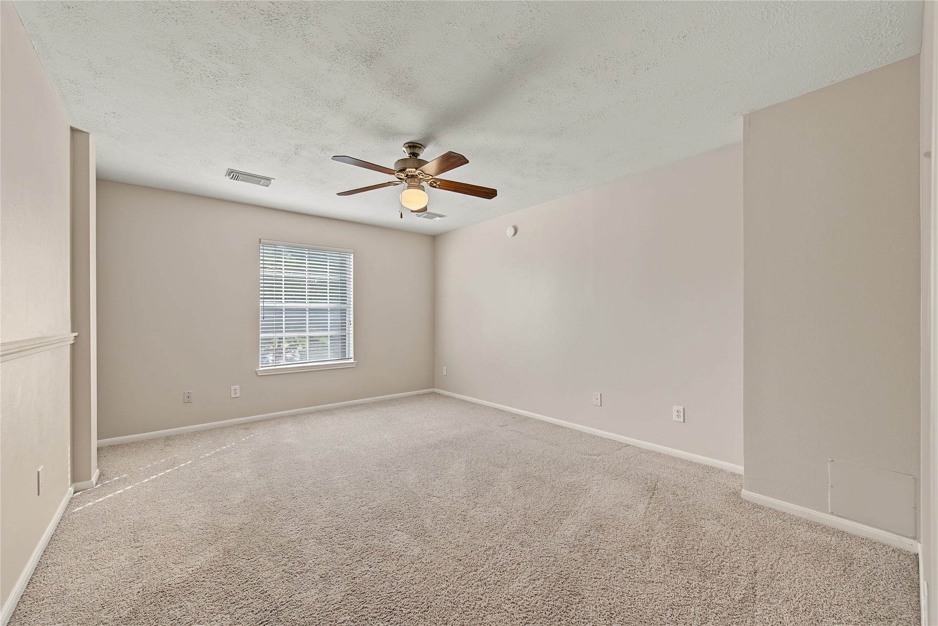 2302 Piney Woods Drive, Pearland, TX 77581 Generously sized Secondary Bedroom 3/flex space with a ceiling fan and window