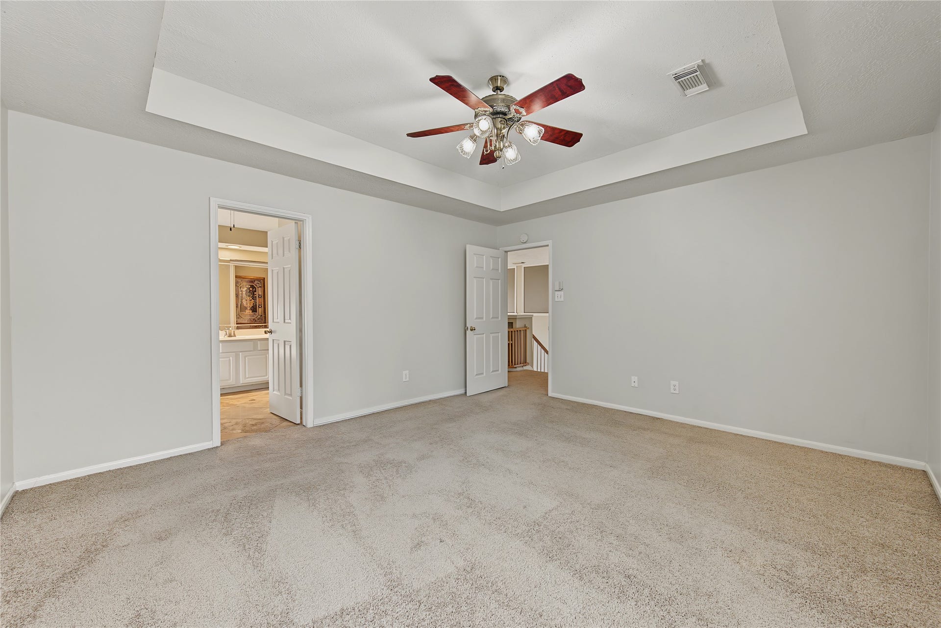 2302 Piney Woods Drive, Pearland, TX 77581 Another view of the primary suite, including the adjoining bath entrance