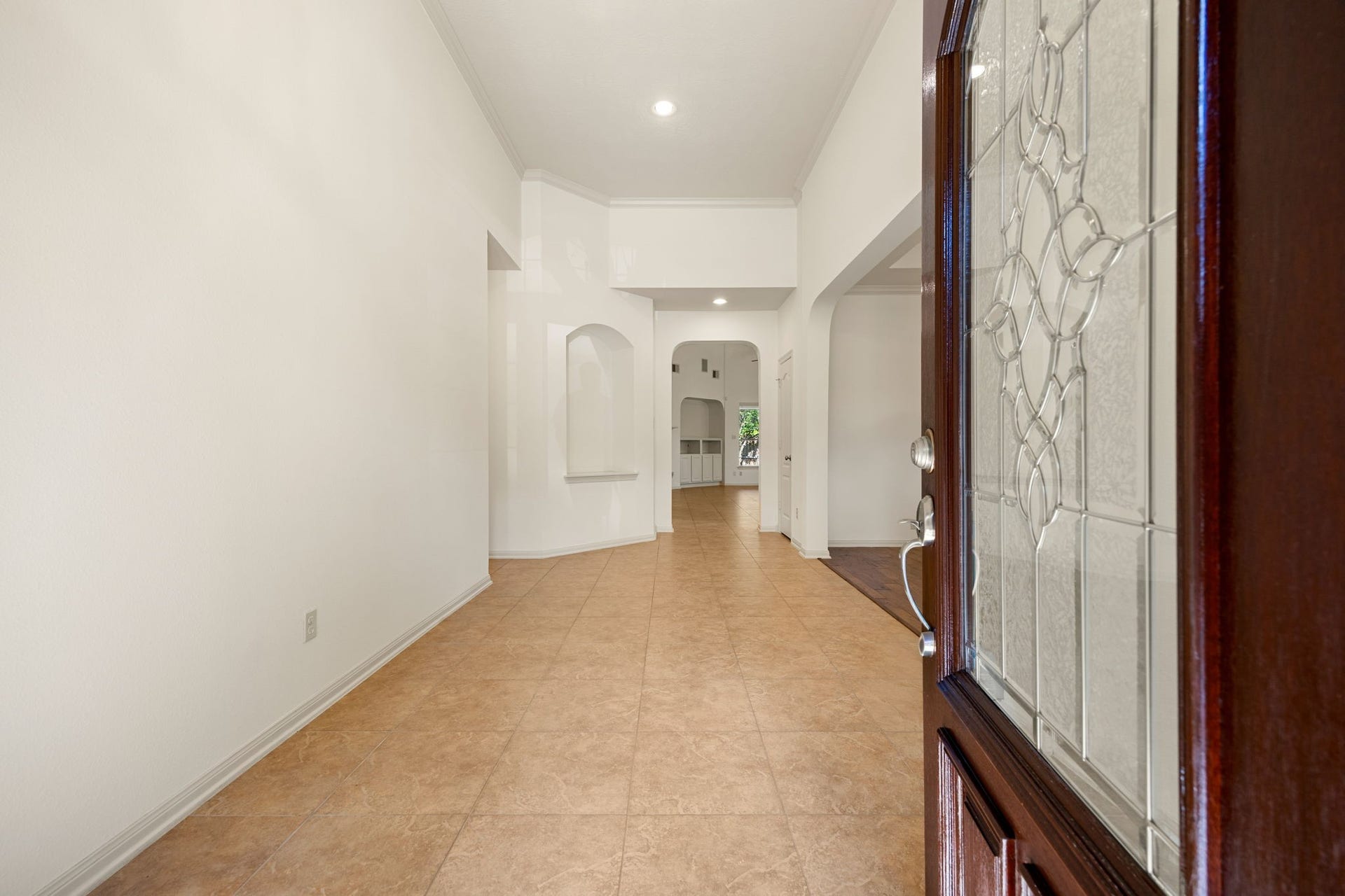 9430 Amethyst Arbor Lane, Katy, TX 77494 Welcome inside this bright and expansive entryway, where high ceilings and neutral tile flooring draw you into a beautifully flowing open layout.