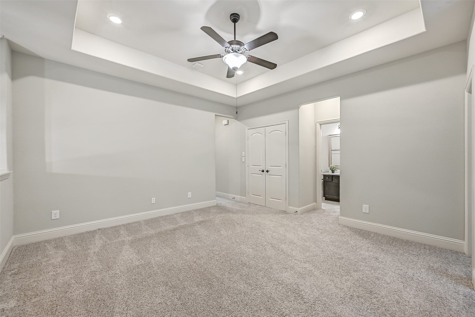 1640 Longwood Glen Lane, Friendswood, TX 77546 Another look at the game room shows off its attractive tray ceiling, generous floor space & double-door storage closet. With room for a media setup, game table or comfortable seating, this flexible space can easily suit a variety of needs.