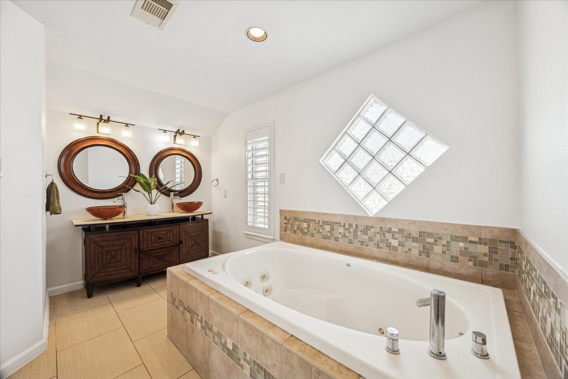 270 Isles End Road, Tiki Island, TX 77554 270 Isles End Road, Tiki Island, TX 77554