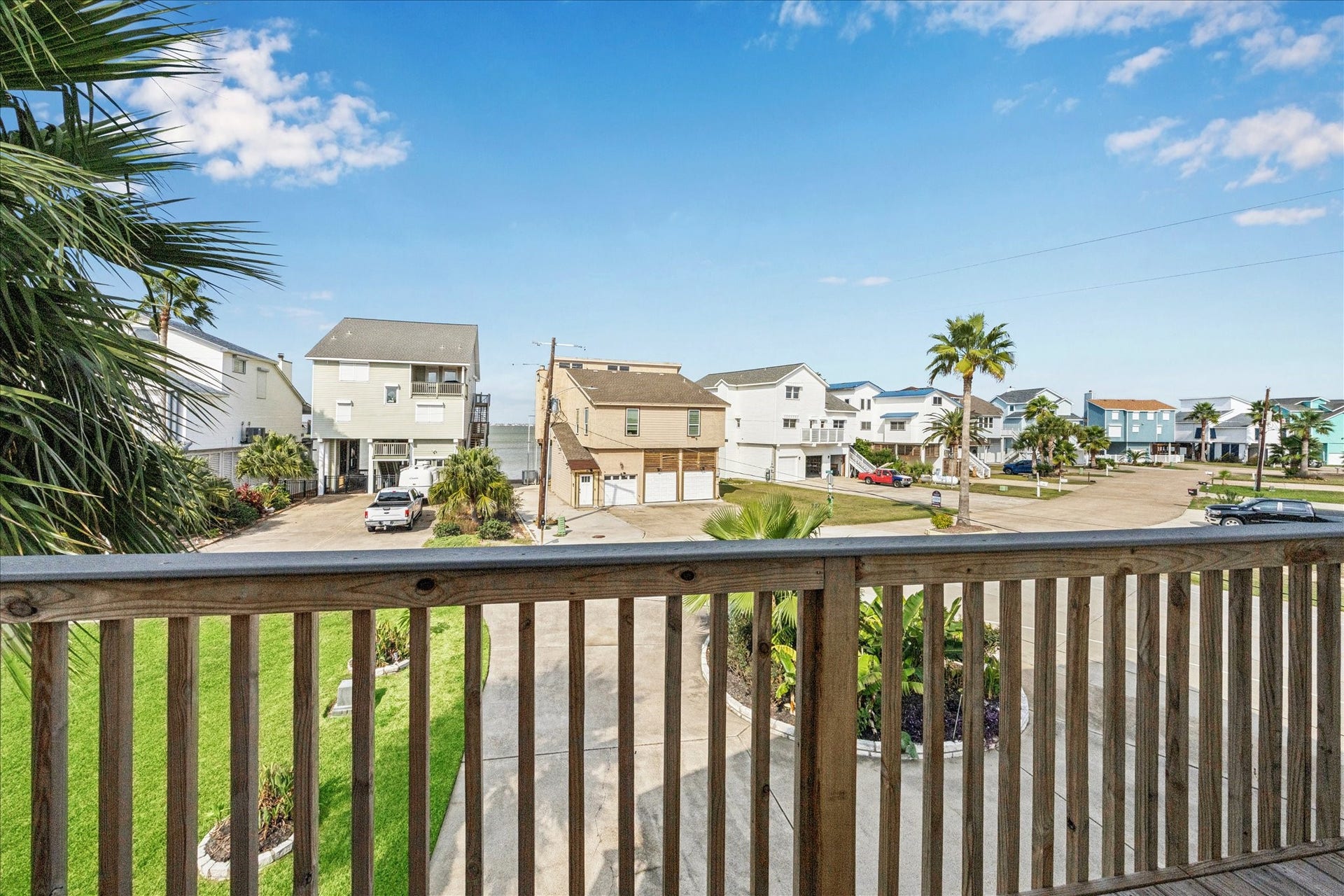 270 Isles End Road, Tiki Island, TX 77554 270 Isles End Road, Tiki Island, TX 77554