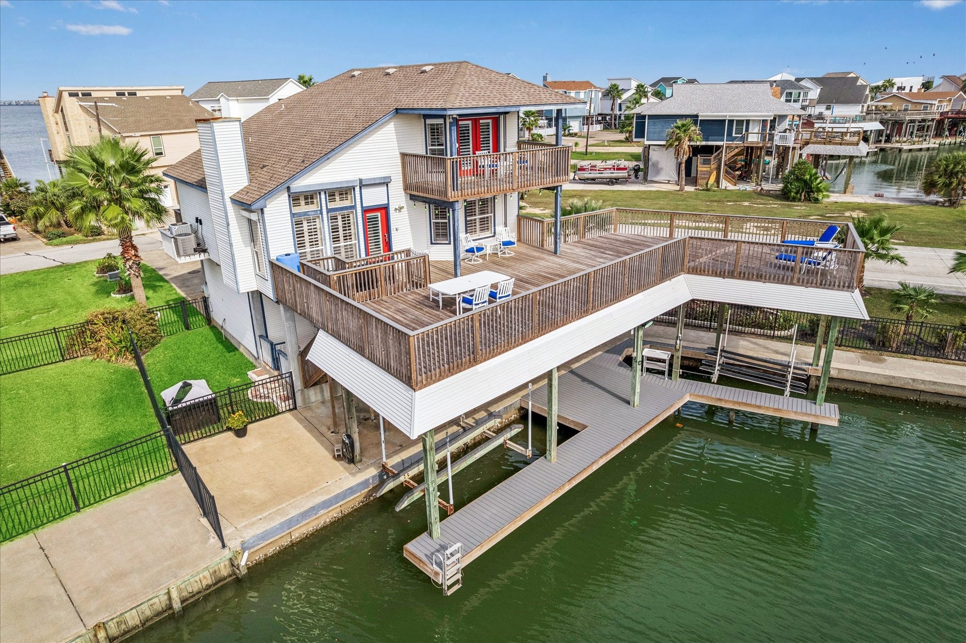 270 Isles End Road, Tiki Island, TX 77554 270 Isles End Road, Tiki Island, TX 77554