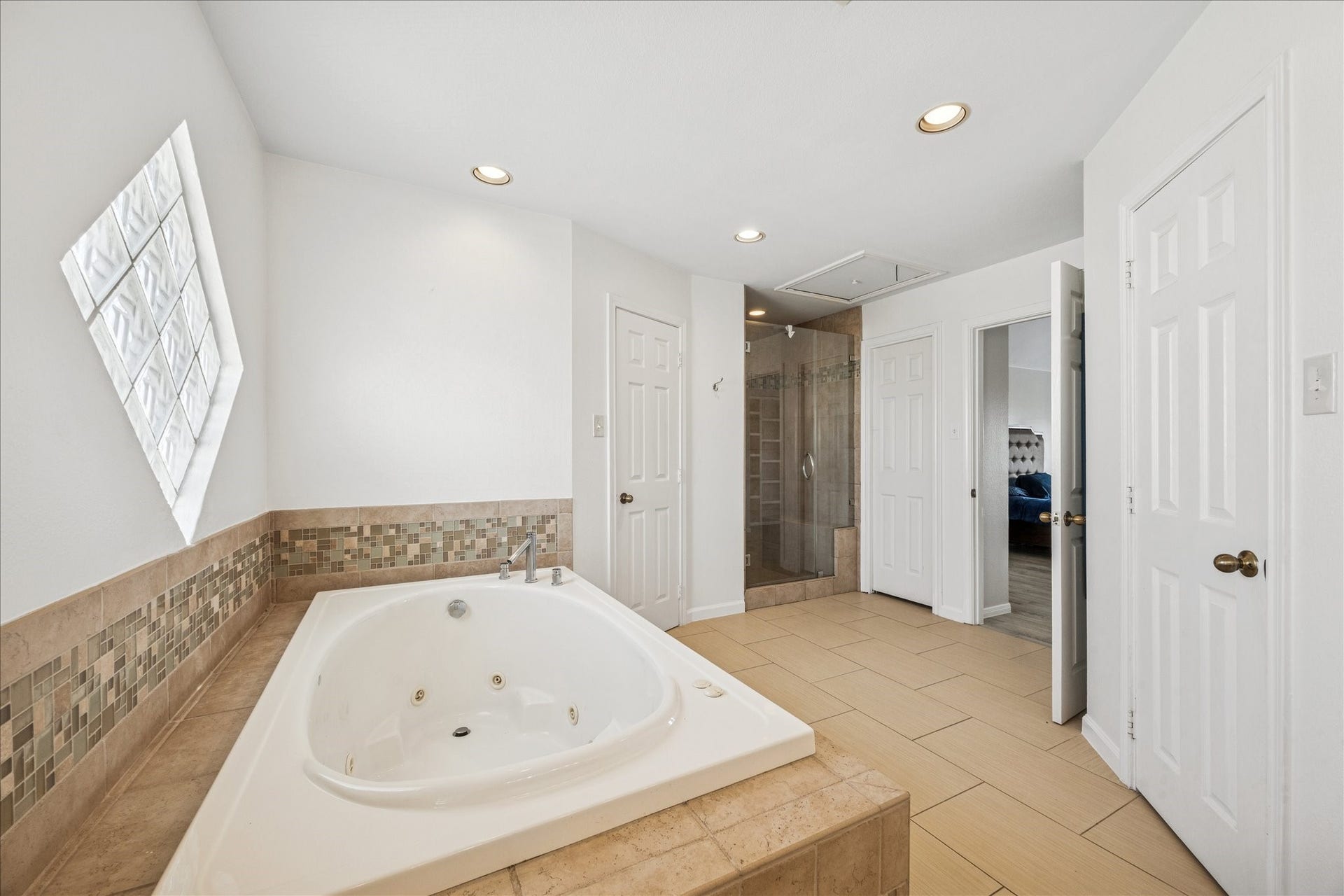 270 Isles End Road, Tiki Island, TX 77554 270 Isles End Road, Tiki Island, TX 77554