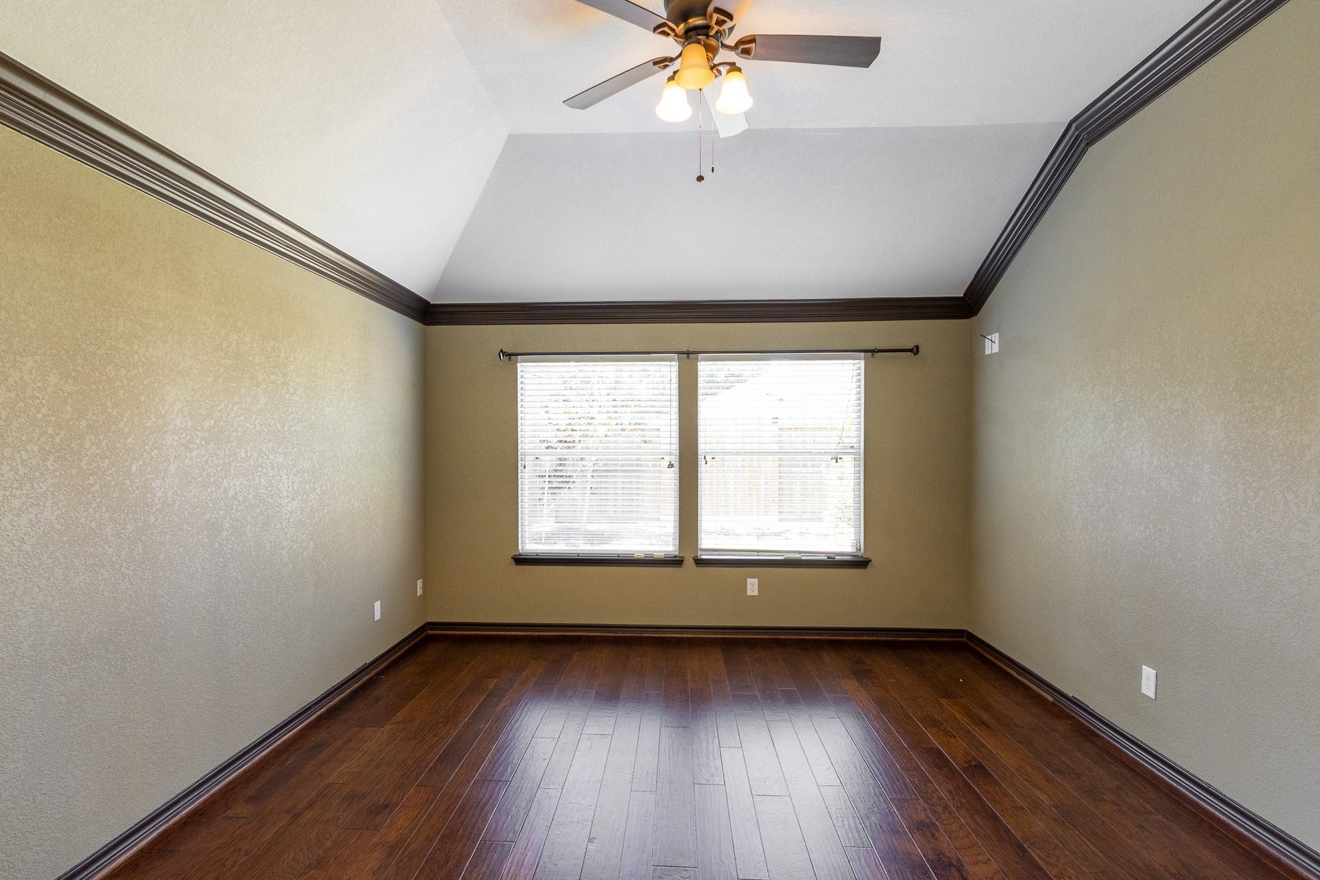 435 Sandstone Creek Lane, Dickinson, TX 77539 Primary bedroom