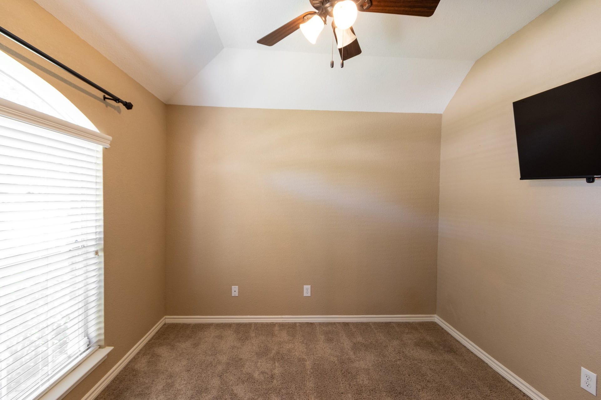 435 Sandstone Creek Lane, Dickinson, TX 77539 Front bedroom.