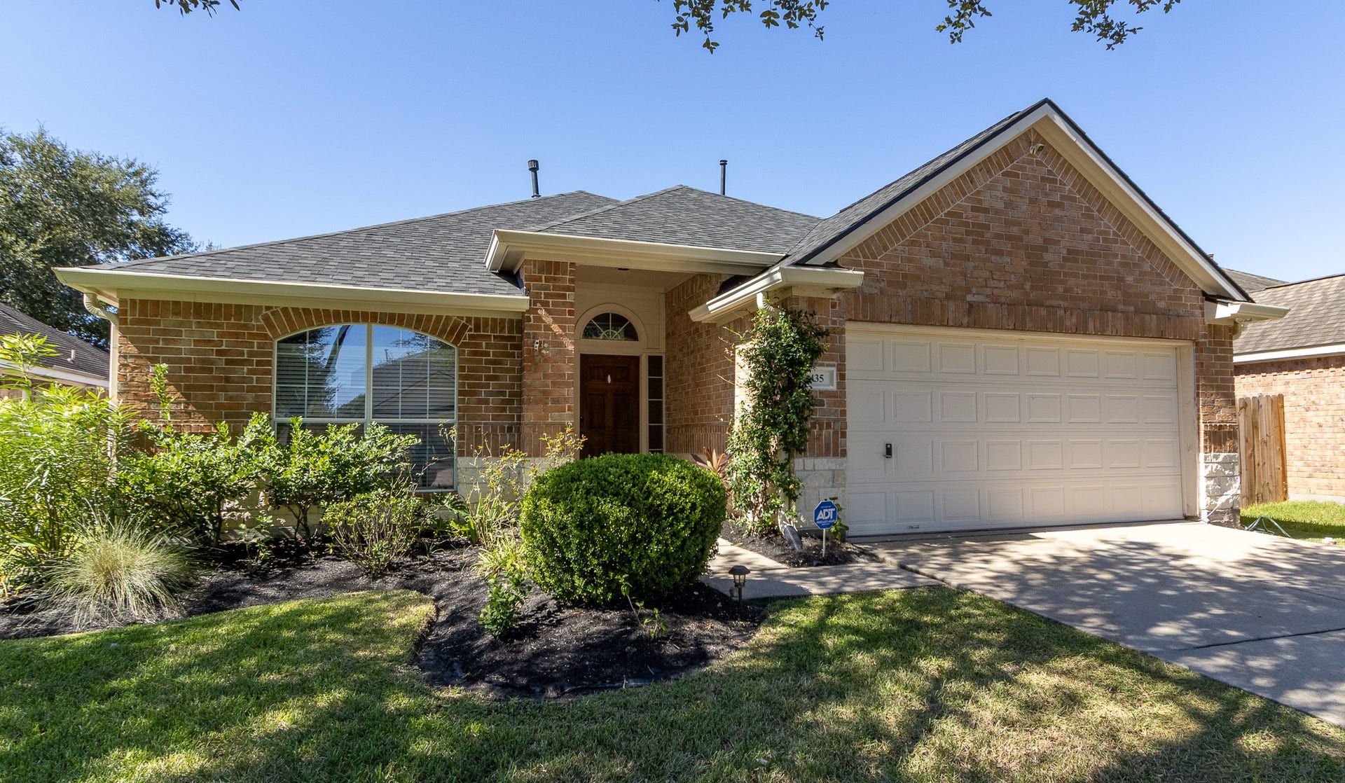 435 Sandstone Creek Lane, Dickinson, TX 77539 Welcome to 435 Sandstone Creek Ln.