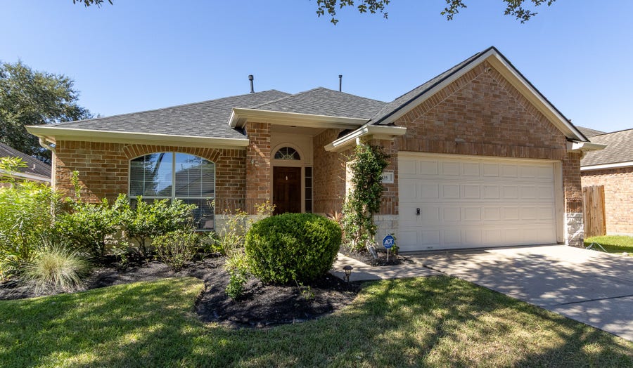 Property photo for 435 Sandstone Creek Lane, Dickinson, TX