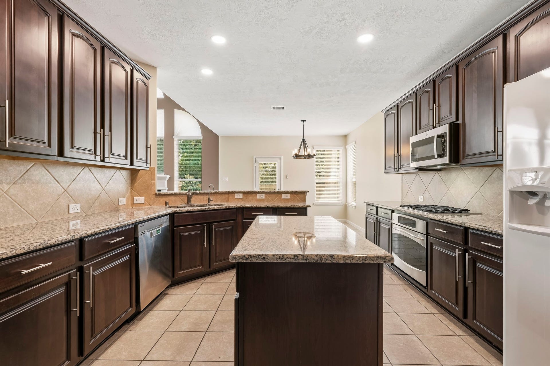 3023 London Lane, Missouri City, TX 77459 3023 London Lane, Missouri City, TX 77459