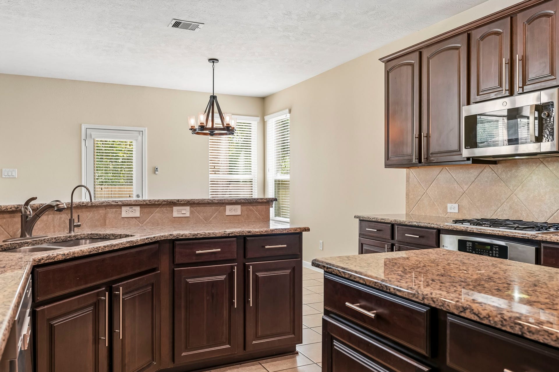 3023 London Lane, Missouri City, TX 77459 3023 London Lane, Missouri City, TX 77459
