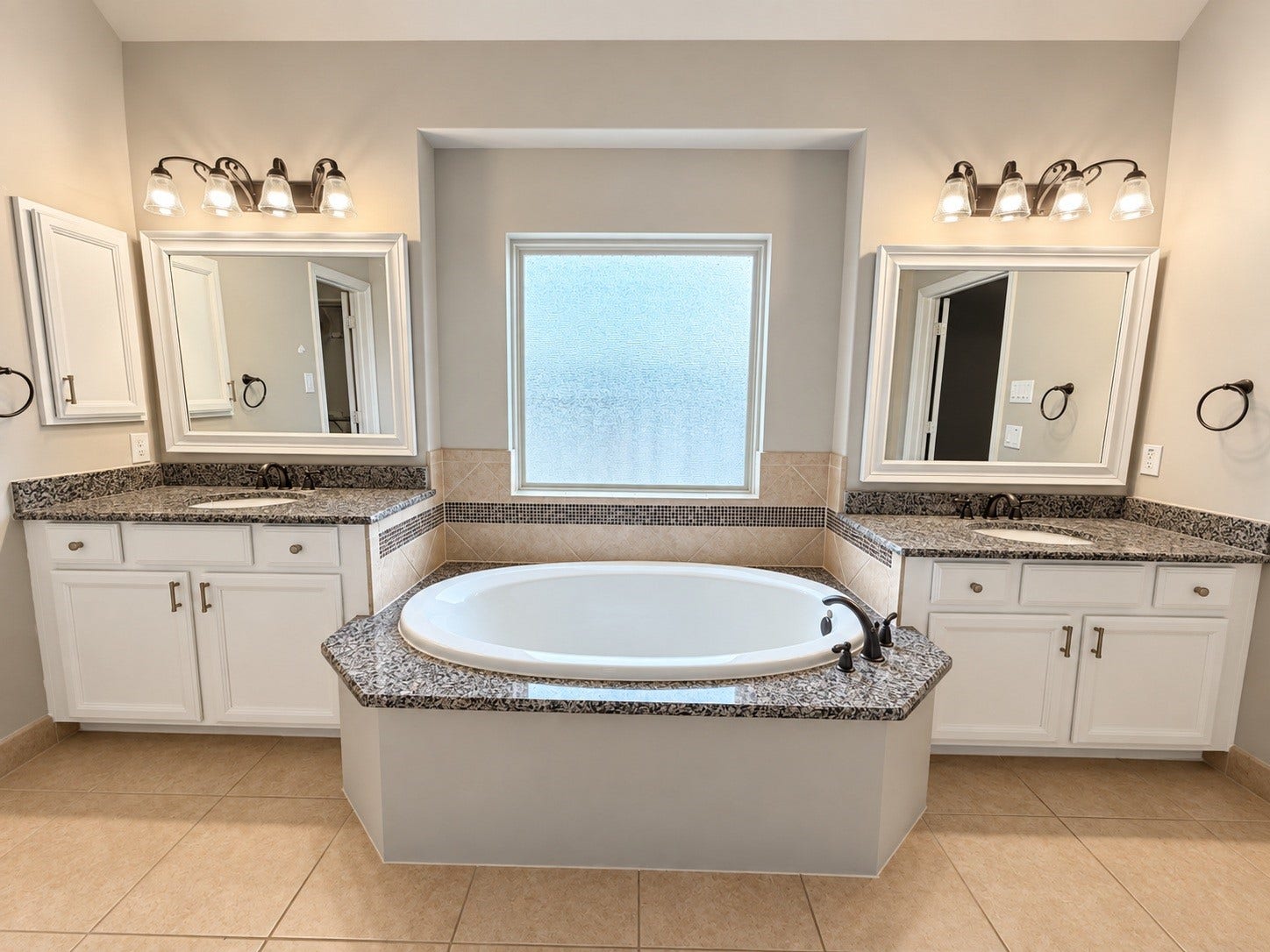 Soaking tub with double sinks