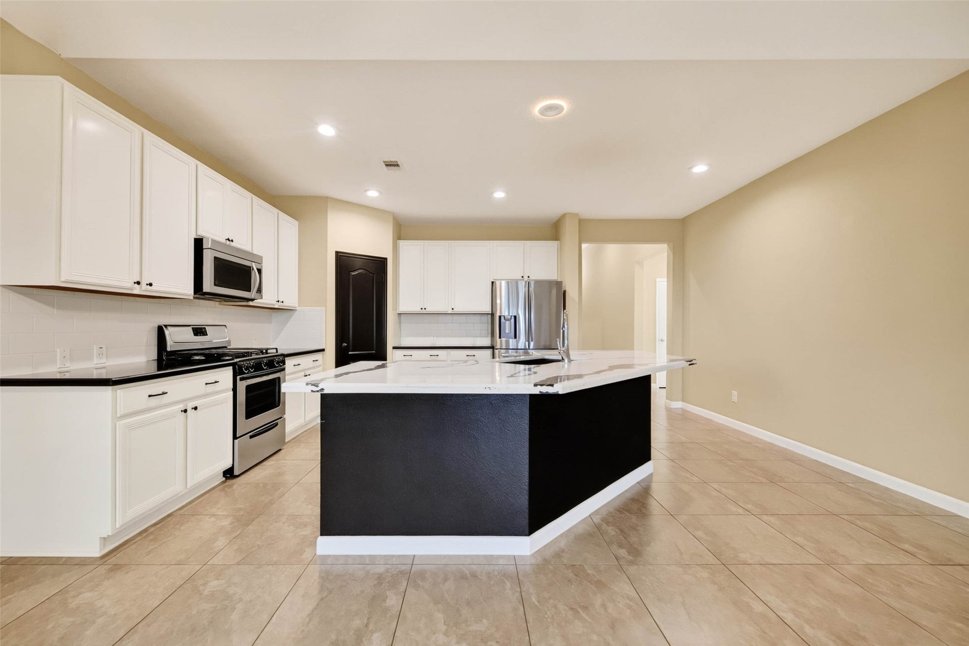 2750 Lomelina Lane, League City, TX 77573 2750 Lomelina Lane, League City, TX 77573