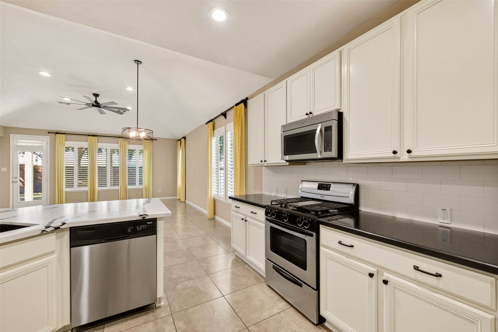 2750 Lomelina Lane, League City, TX 77573 2750 Lomelina Lane, League City, TX 77573