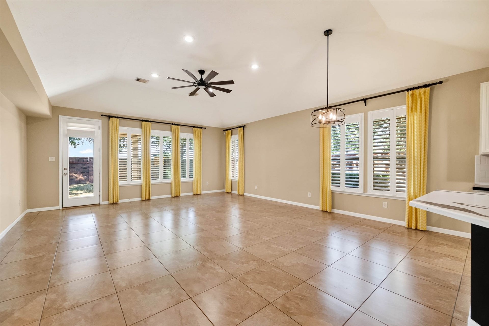 2750 Lomelina Lane, League City, TX 77573 2750 Lomelina Lane, League City, TX 77573