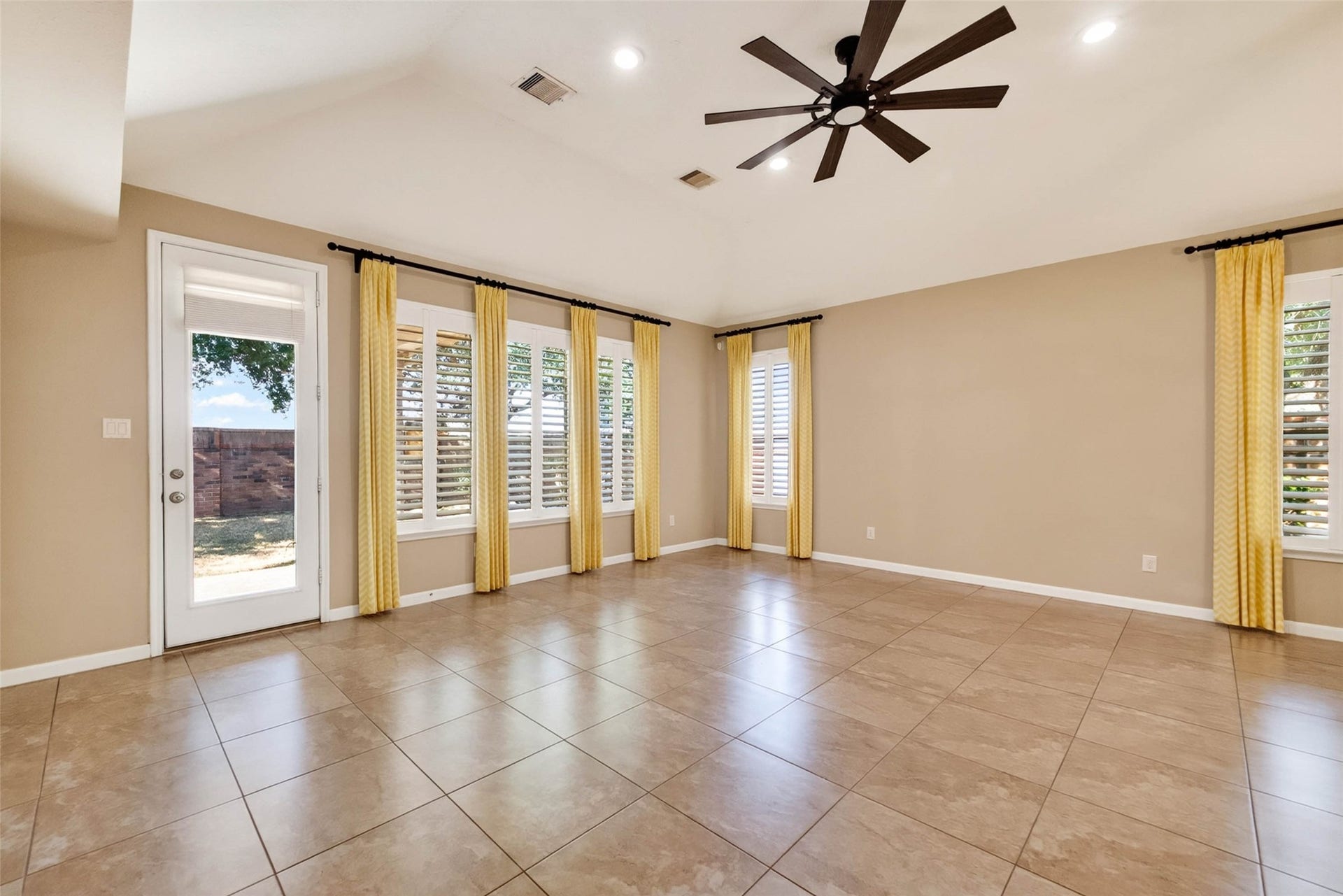 2750 Lomelina Lane, League City, TX 77573 2750 Lomelina Lane, League City, TX 77573
