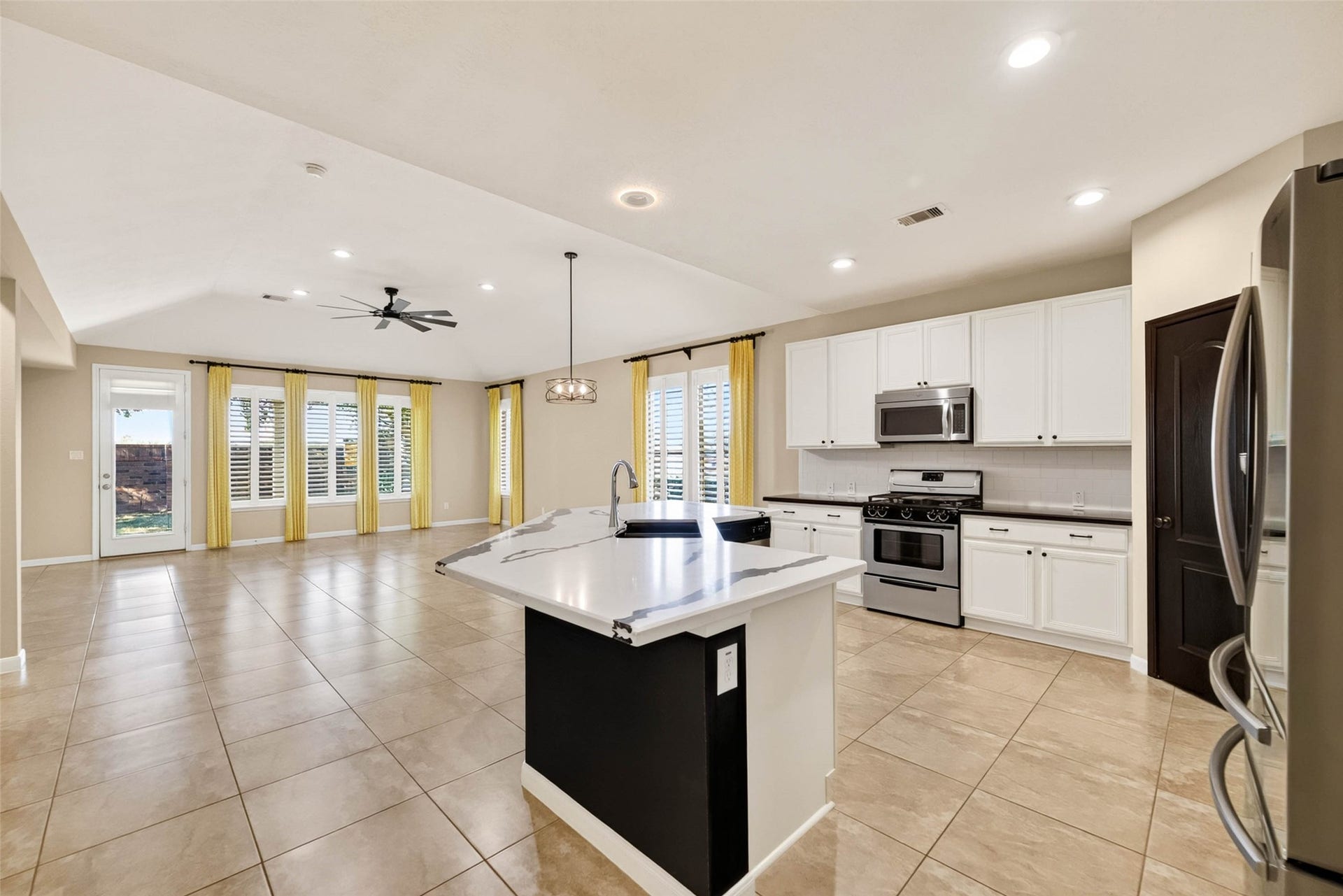 2750 Lomelina Lane, League City, TX 77573 2750 Lomelina Lane, League City, TX 77573