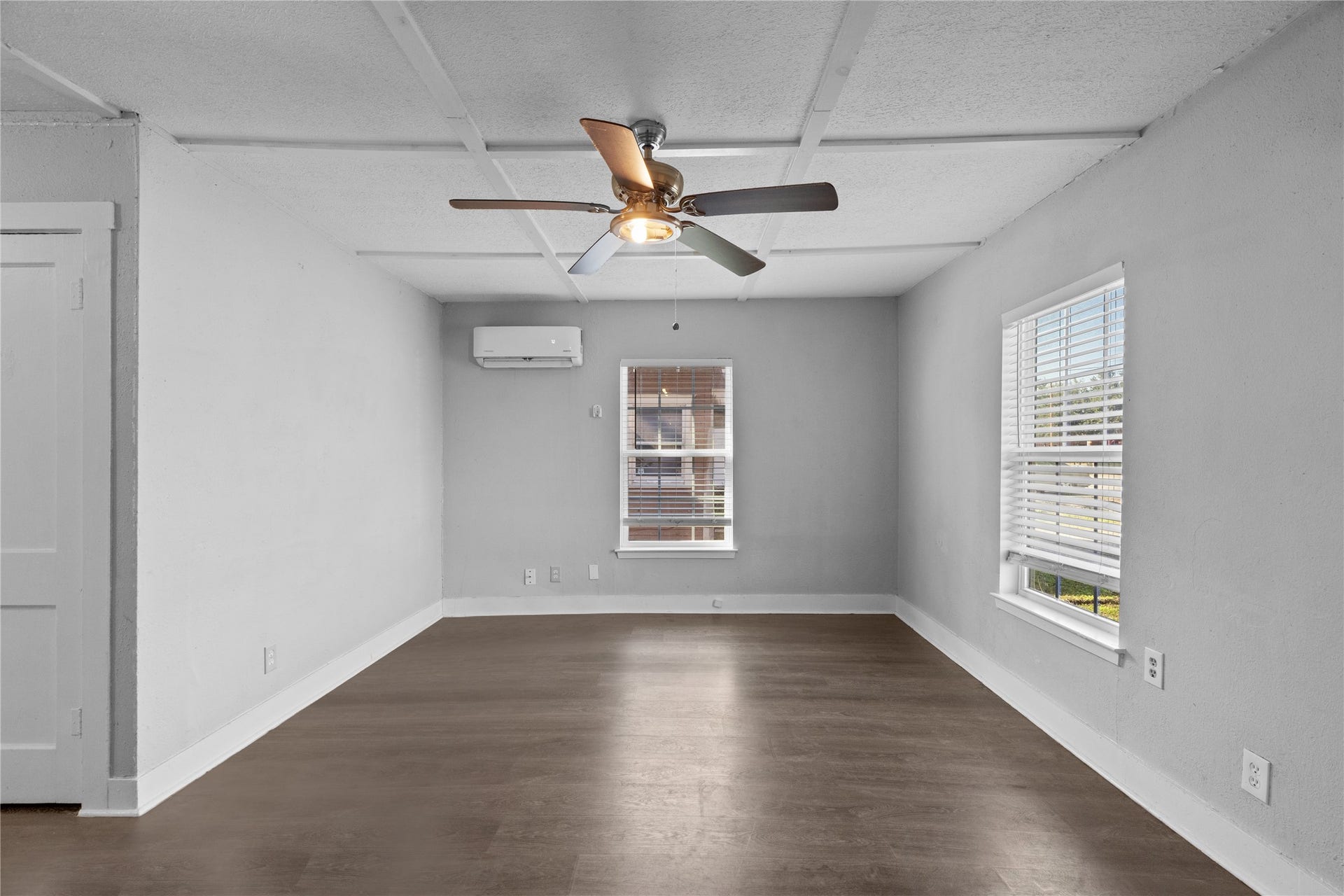 4808 35th Street E, Dickinson, TX 77539 Ideal space for comfort