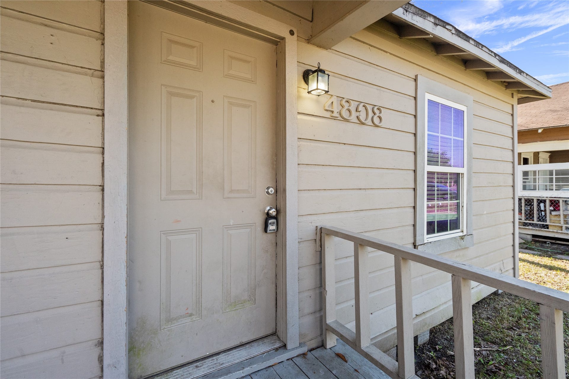 4808 35th Street E, Dickinson, TX 77539 Front entryway