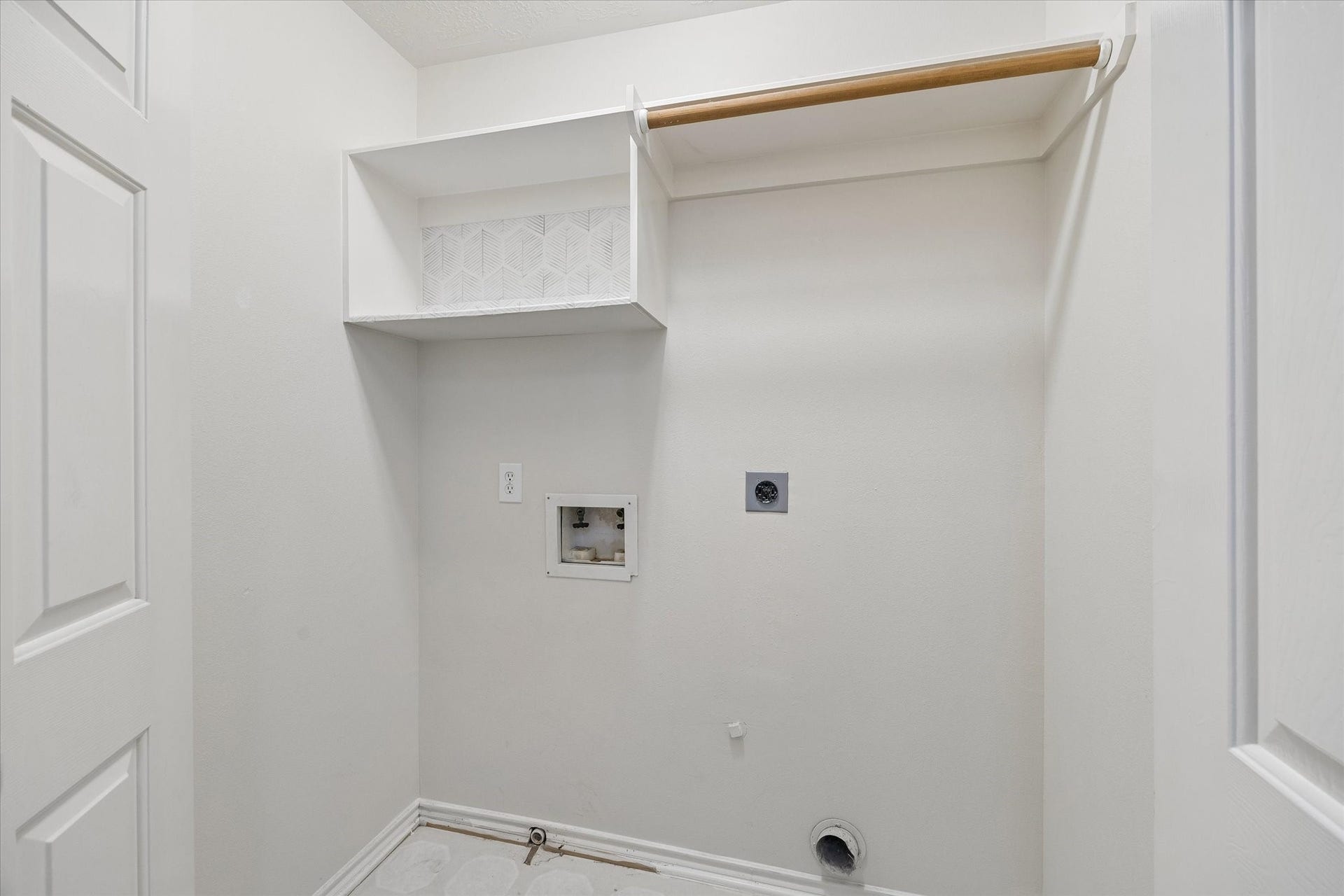 139 Anise Tree Place, Spring, TX 77382 Laundry room!