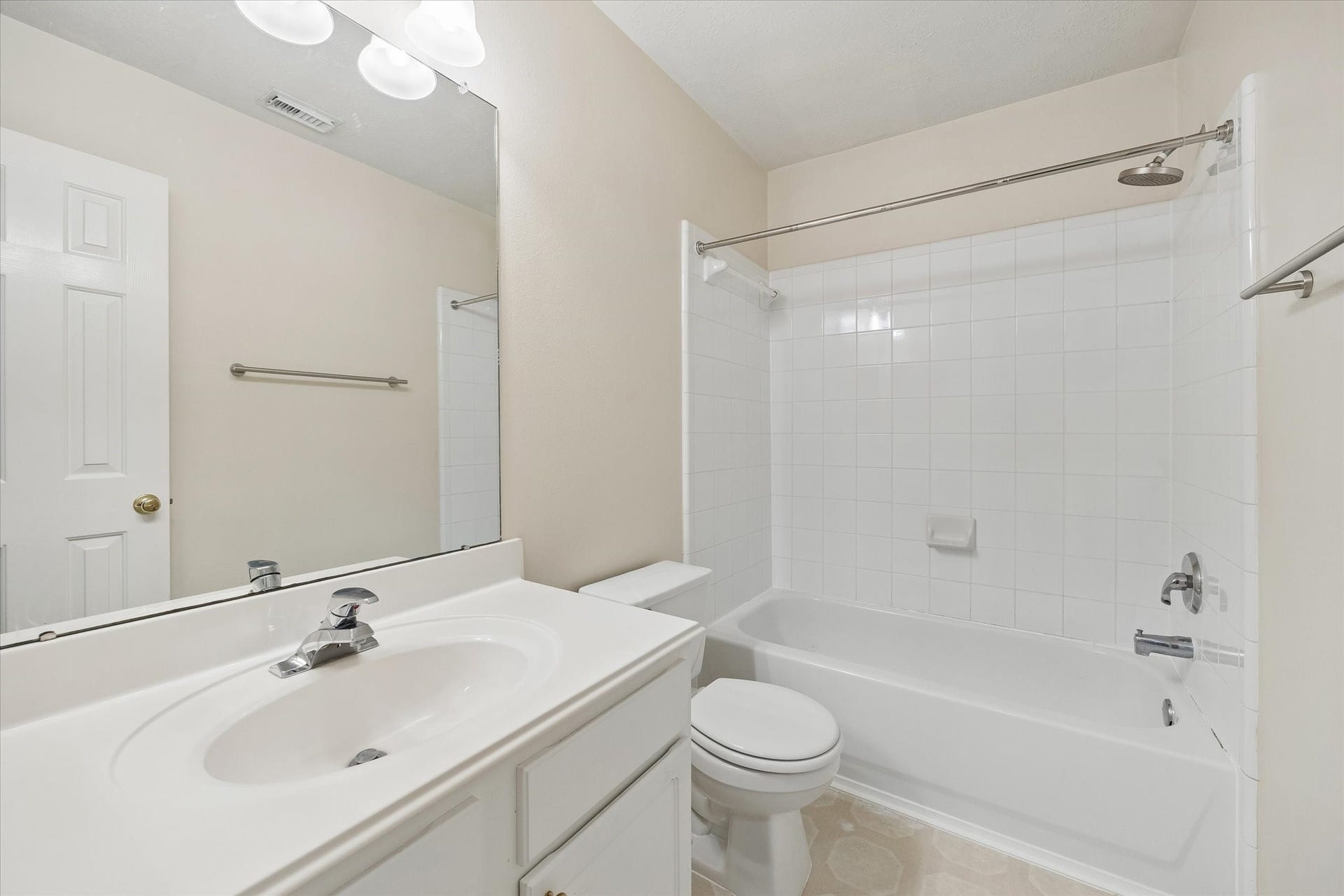 139 Anise Tree Place, Spring, TX 77382 Secondary bath upstairs.