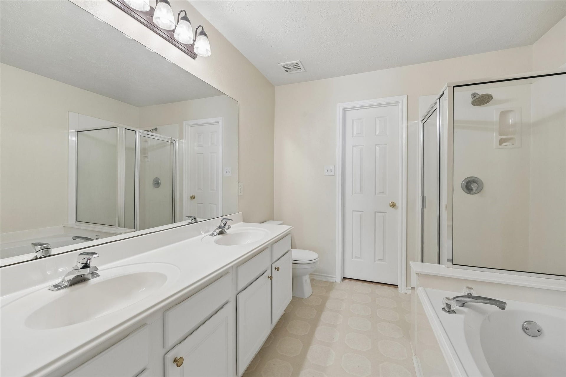 139 Anise Tree Place, Spring, TX 77382 Double sinks, separate tub and shower.