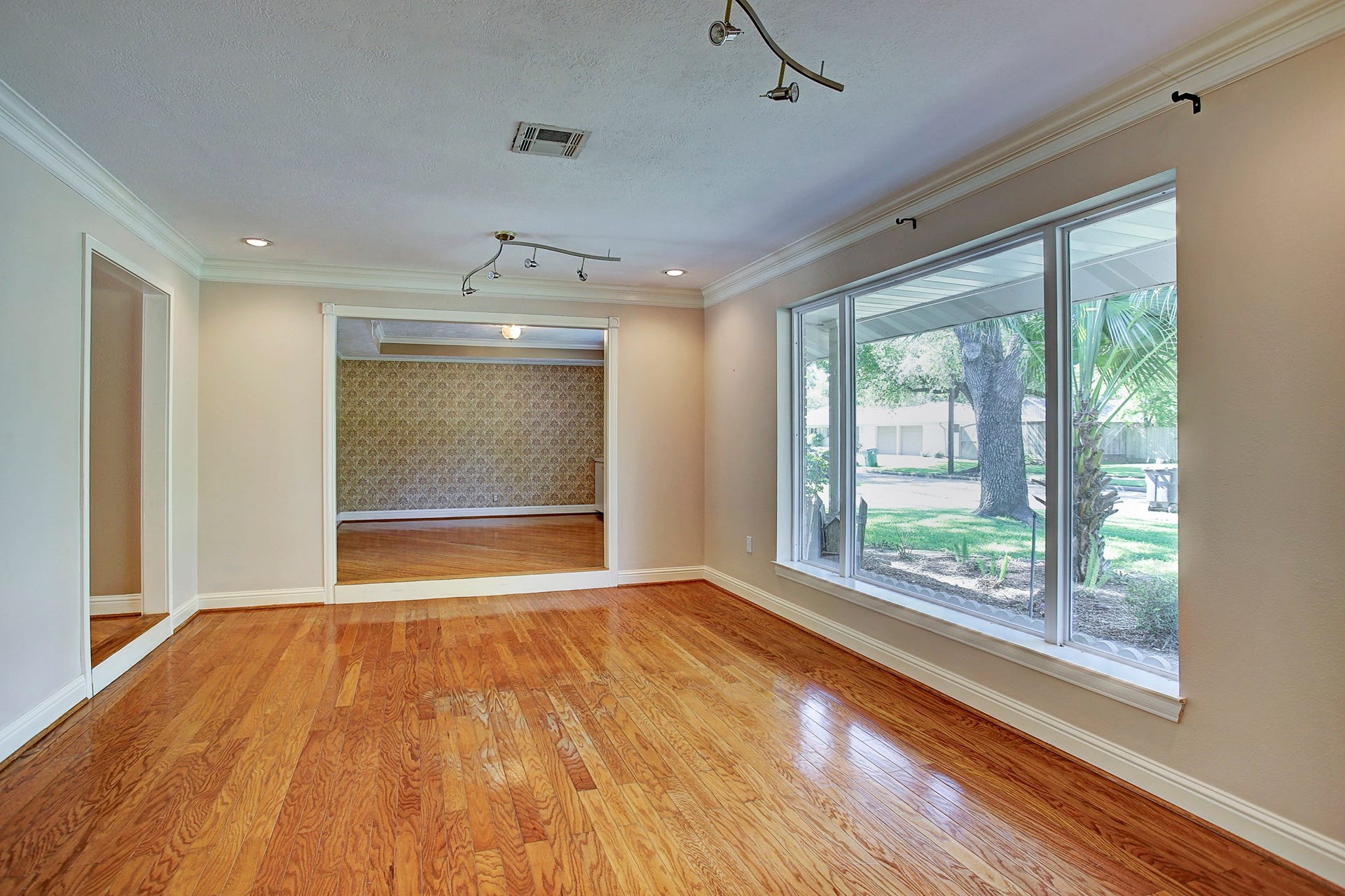 A second living space means options: a quiet reading room, a place for records, or somewhere to catch up without competing with the TV.