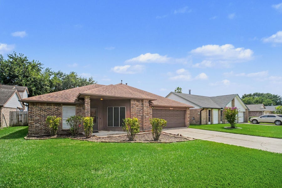Property photo for 10926 Collingswood Drive, La Porte, TX