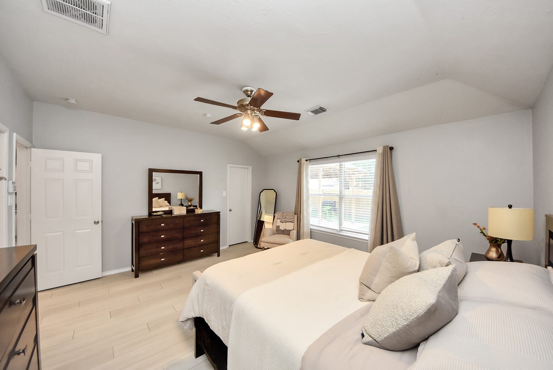 15 Bark Bend Place, The Woodlands, TX 77385