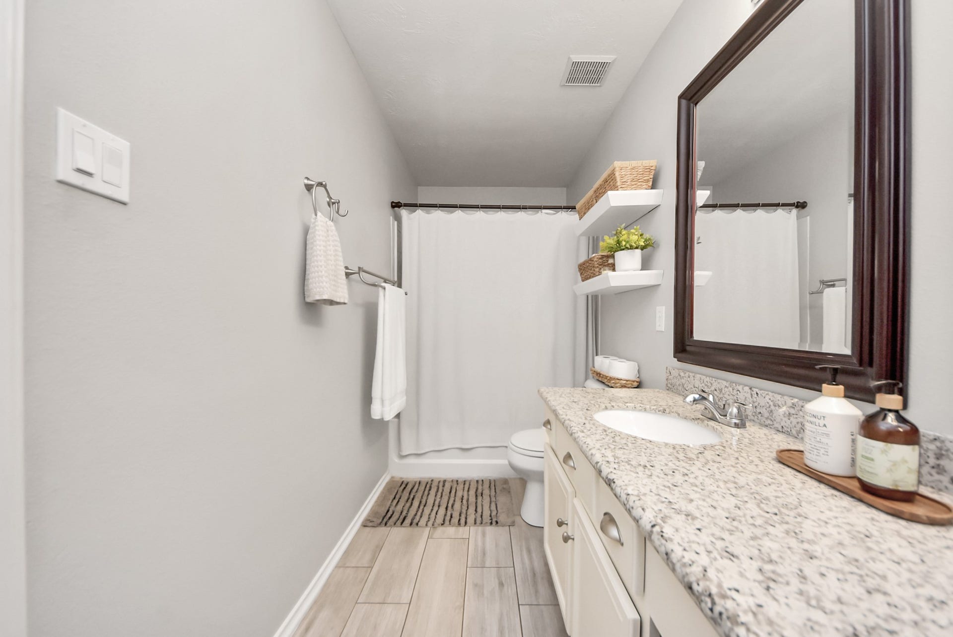 15 Bark Bend Place, The Woodlands, TX 77385