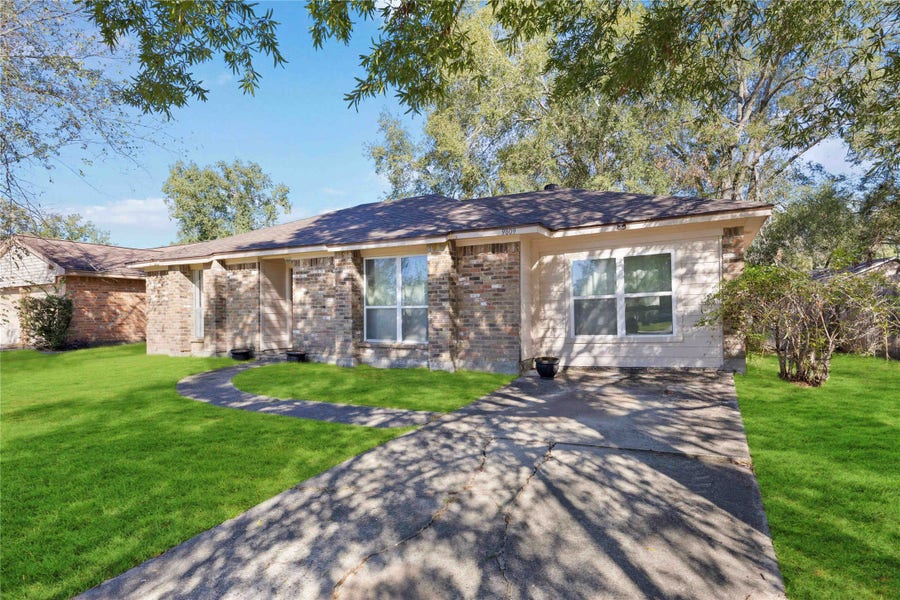 Property photo for 9809 Condor Drive, Conroe, TX