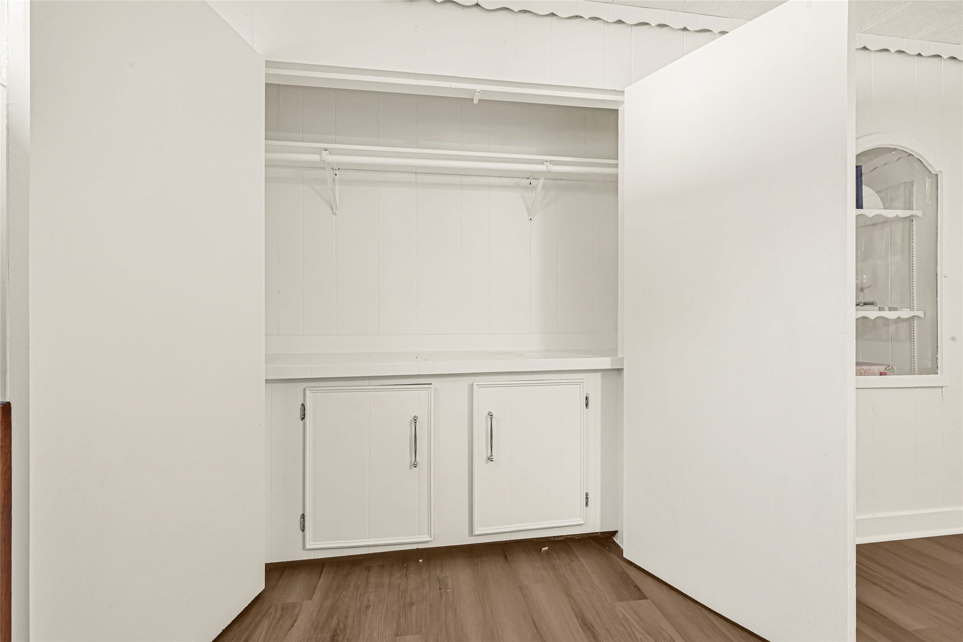 1136 Algregg Street, Houston, TX 77009 Large wardrobe/closet