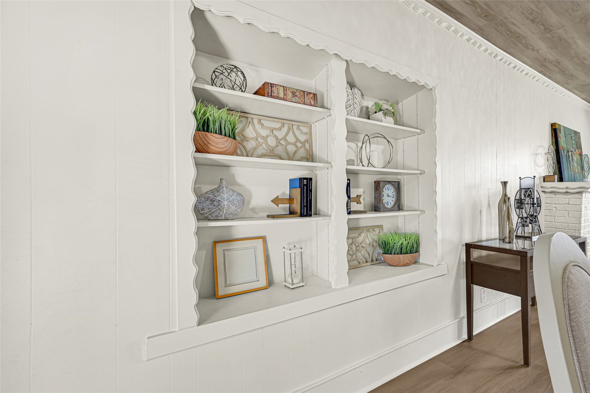 1136 Algregg Street, Houston, TX 77009 Great built-ins in this home