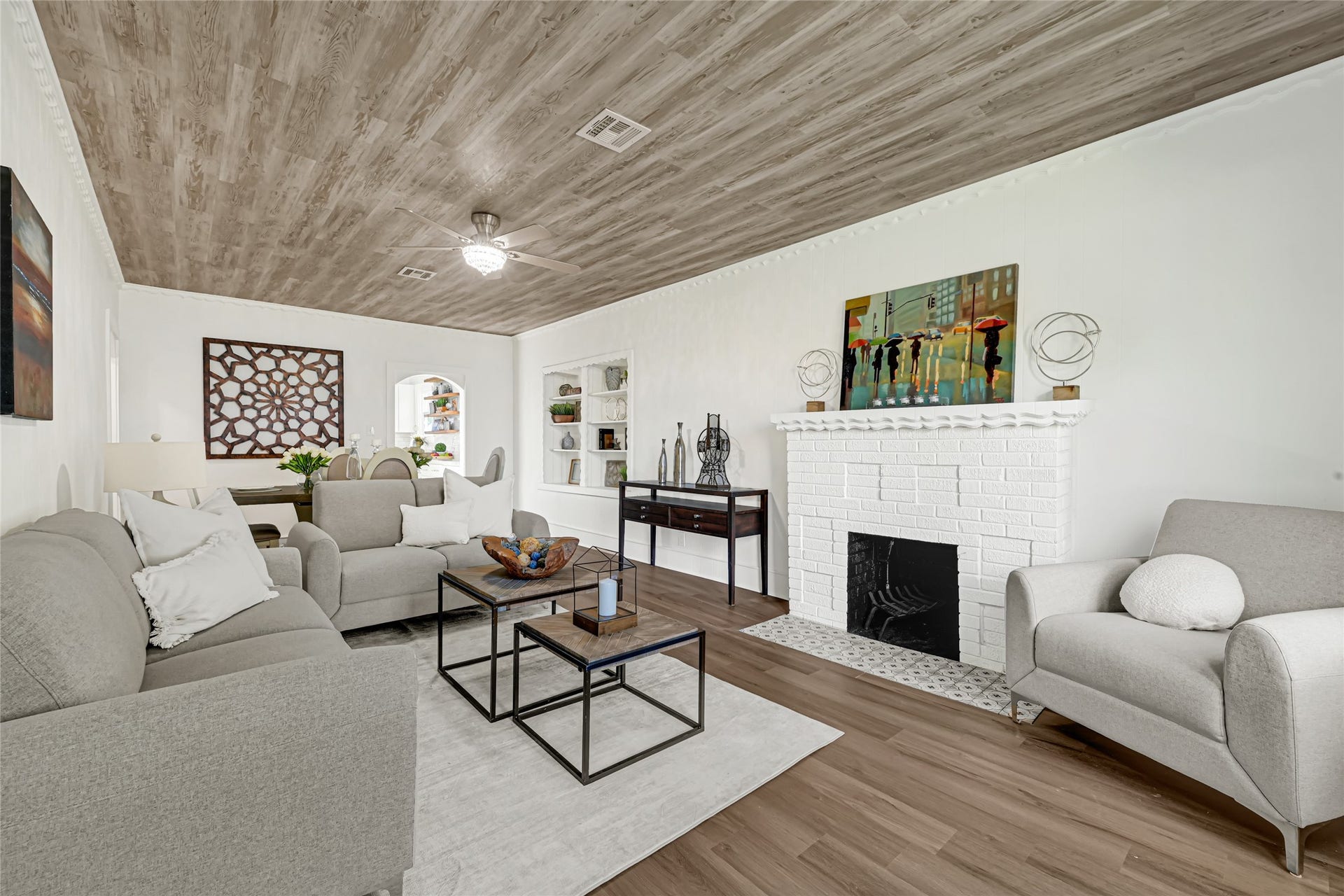 1136 Algregg Street, Houston, TX 77009 Wide open living area