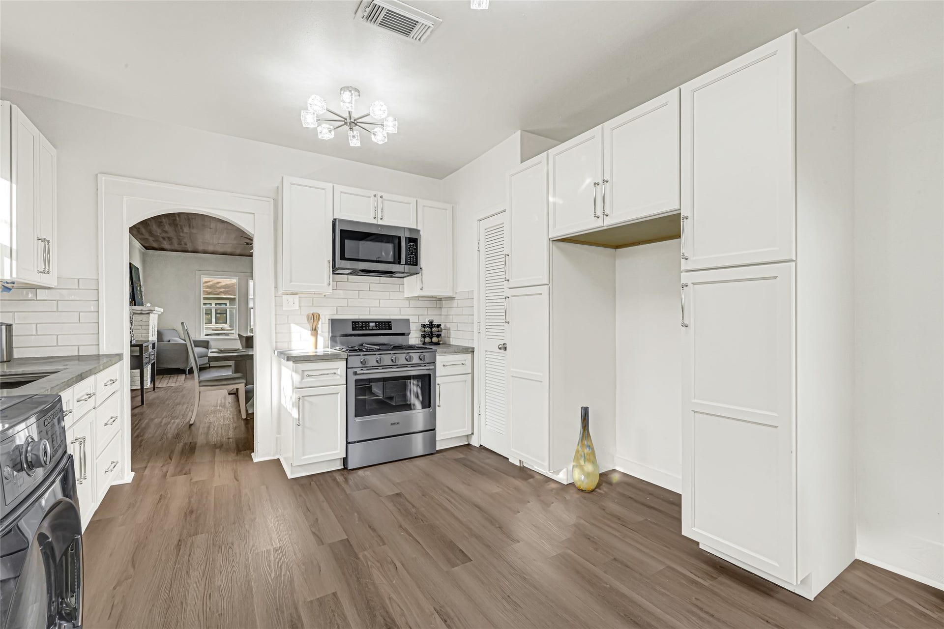 1136 Algregg Street, Houston, TX 77009 Kitchen