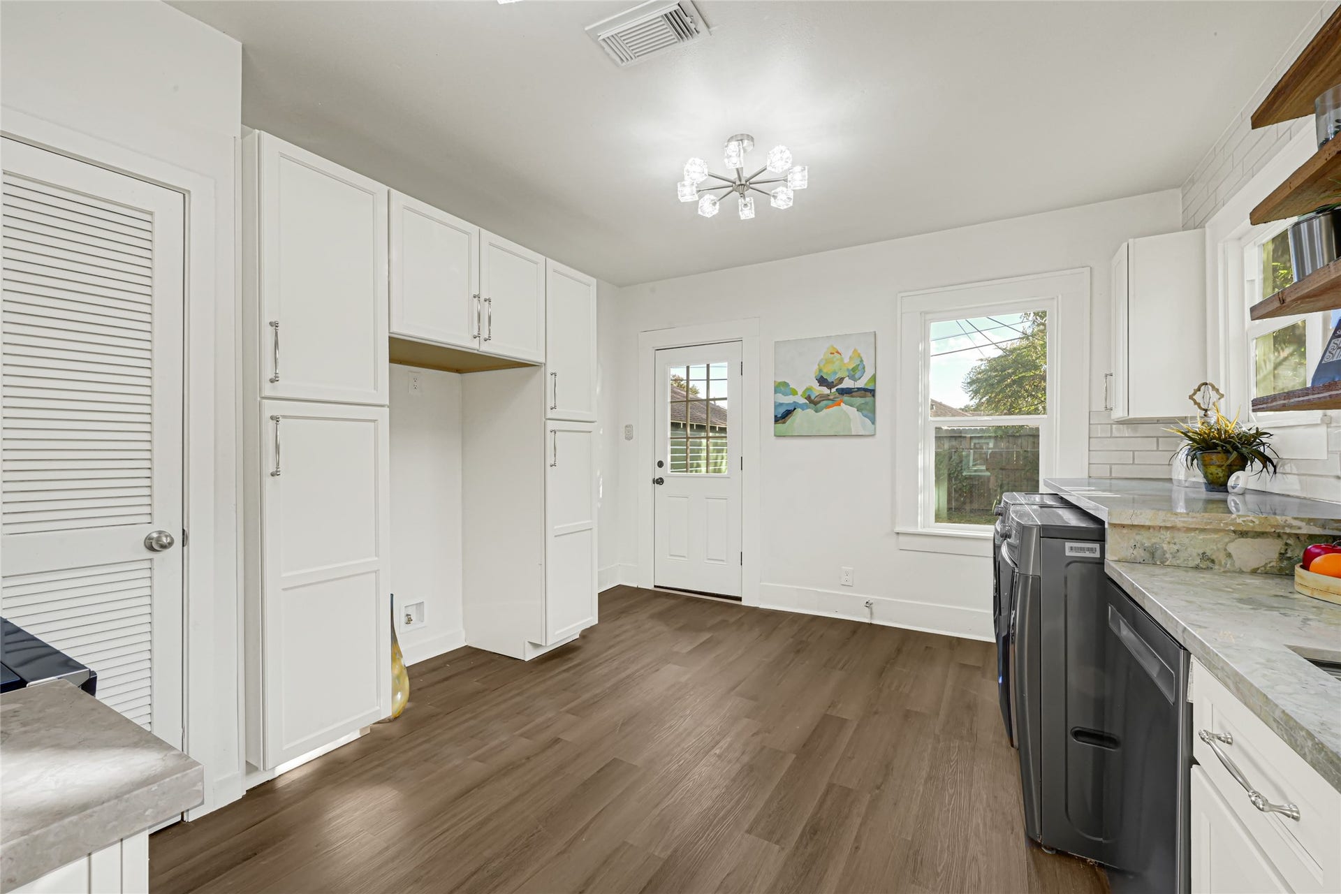 1136 Algregg Street, Houston, TX 77009 Kitchen